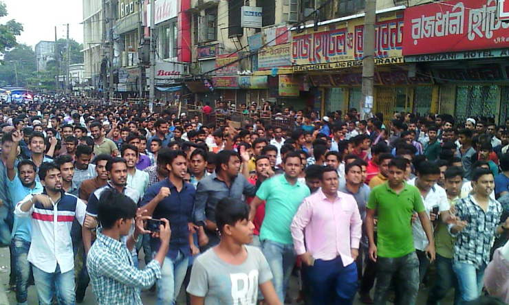 ধাওয়া-পাল্টা ধাওয়ার মধ্যে মুক্ত গুলিস্তানের ফুটপাত