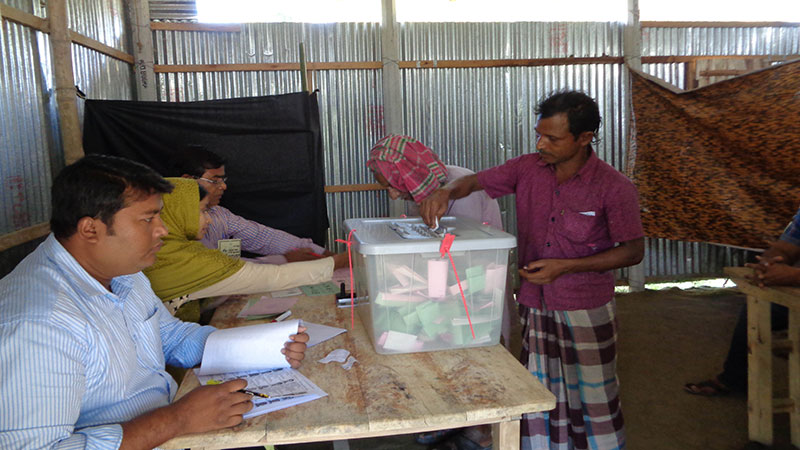 বহু অপেক্ষিত ভোট দিলেন ছিটমহলবাসী