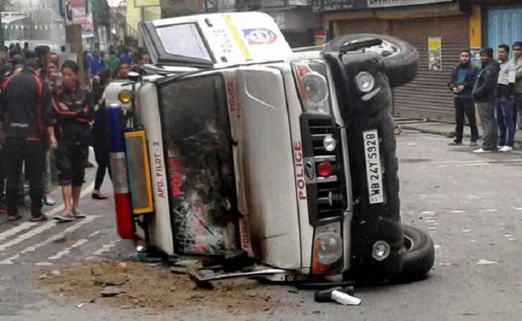 উত্তপ্ত দার্জিলিংয়ে নিহত ৪