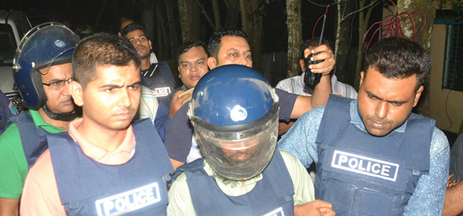 যশোরের ‘জঙ্গি’ আস্তানা থেকে বিপুল পরিমাণ বিস্ফোরকসহ বাড়ির মালিক আটক