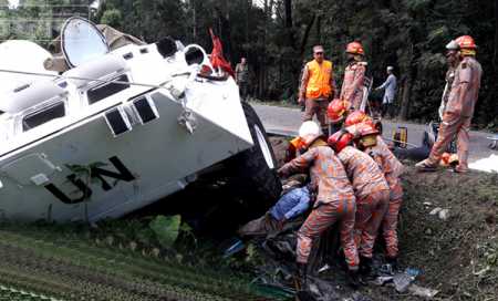 সেনাবাহিনীর এপিসি নিয়ন্ত্রণ হারিয়ে খাদে’ নিহত ২