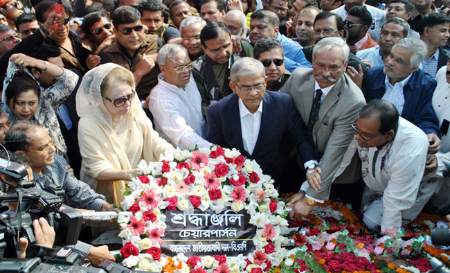 বুদ্ধিজীবী স্মৃতিসৌধে খালেদার শ্রদ্ধা