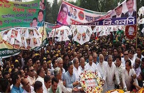 রক্তের বিনিময়ে পাওয়া গণতন্ত্র আজ অবরুদ্ধ : ফখরুল