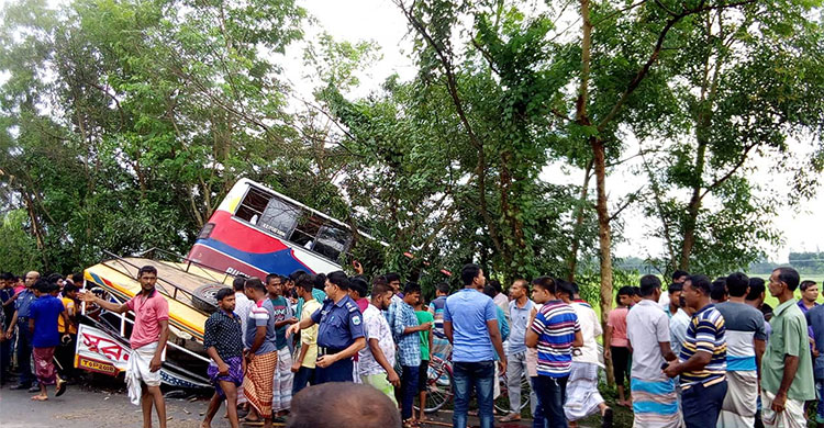 বাস-লেগুনার মুখোমুখি সংঘর্ষে নাটোরে নিহত ১৩