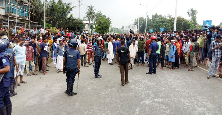 রংপুরে বাসচাপায় শিক্ষার্থী নিহত, সড়ক অবরোধ