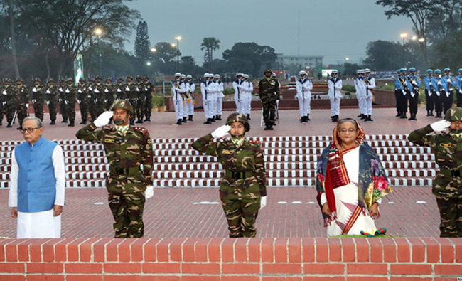 মহান স্বাধীনতা দিবস উপলক্ষে শহীদের প্রতি রাষ্ট্রপতি ও প্রধানমন্ত্রীর শ্রদ্ধা নিবেদন