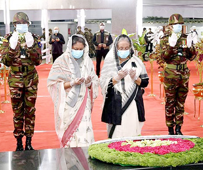 ১৫ আগস্ট নিহতদের প্রতি প্রধানমন্ত্রীর শ্রদ্ধা নিবেদন